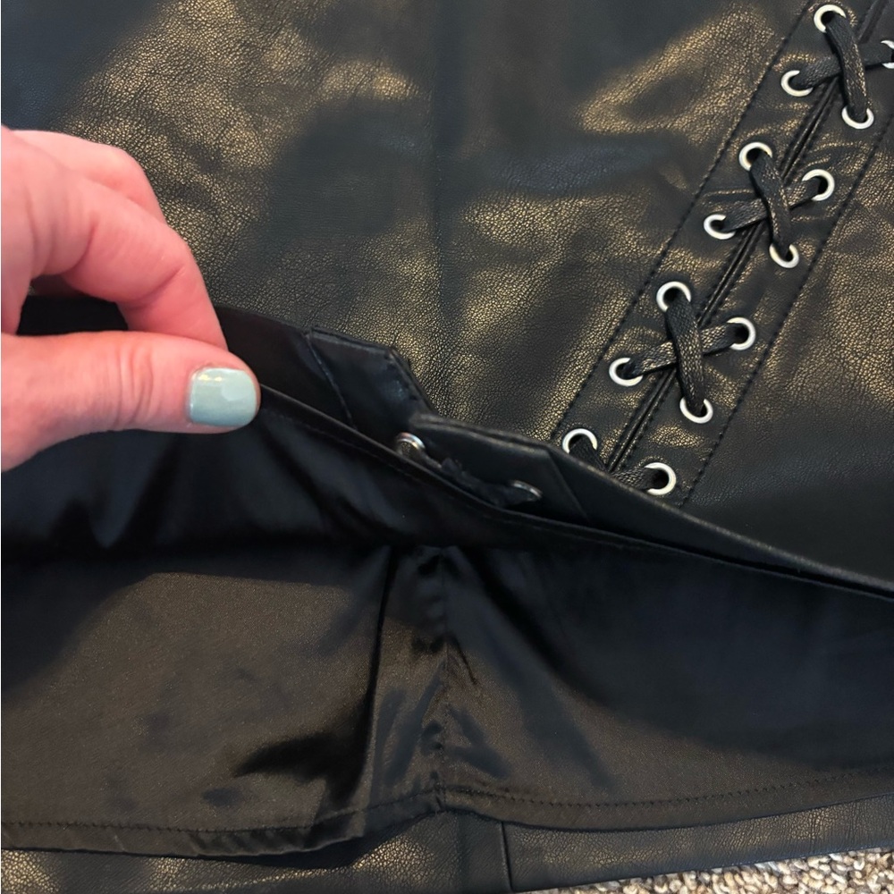 BLANKNYC Faux Leather Black Mini Skit - Picture 7 of 8